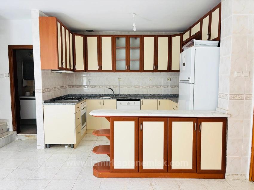 İzmir Seferihisar Payamlı Mahallesi’nde Denize 200M Geniş Bahçeli 3+1 Satılık Villa