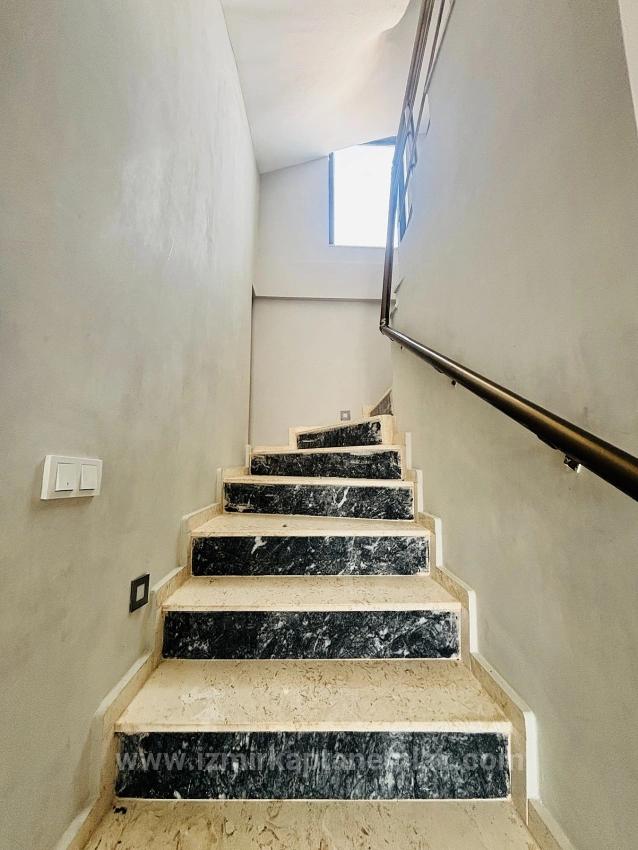 İzmir Seferihisar Payamlı Mahallesi’nde Merkezi Konumda 3+1 Bahçeli Villa