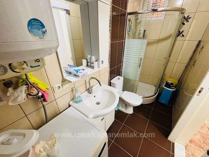 İzmir Seferihisar Bengiler’de Çarşı Merkezinde Ön Cephe Kapalı Mutfaklı 2+1 Satılık Daire