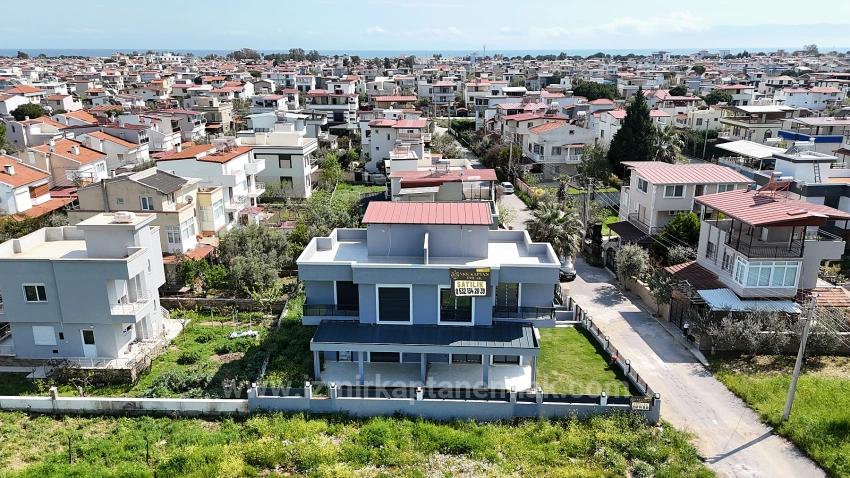 İzmir Seferihisar Cumhuriyet Mahallesi’nde Geniş Bahçeli  3+1 Satılık Villa