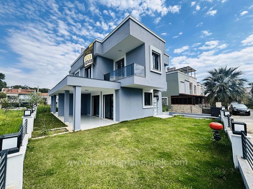 Seferihisar Doğanbey Cumhuriyet Mah. Satılık 3+1 Villa - 170 m²