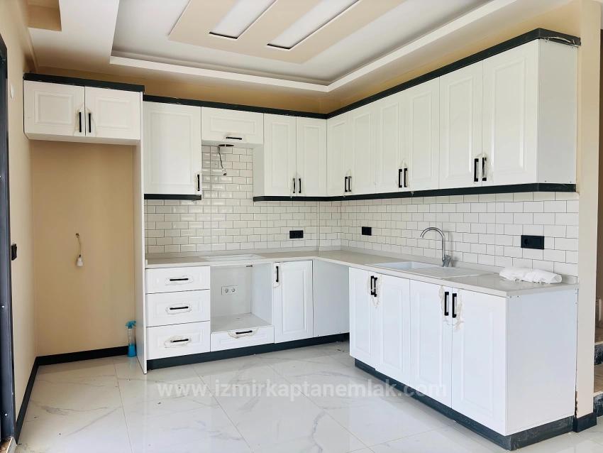 İzmir Seferihisar Cumhuriyet Mahallesi’nde Geniş Bahçeli  3+1 Satılık Villa