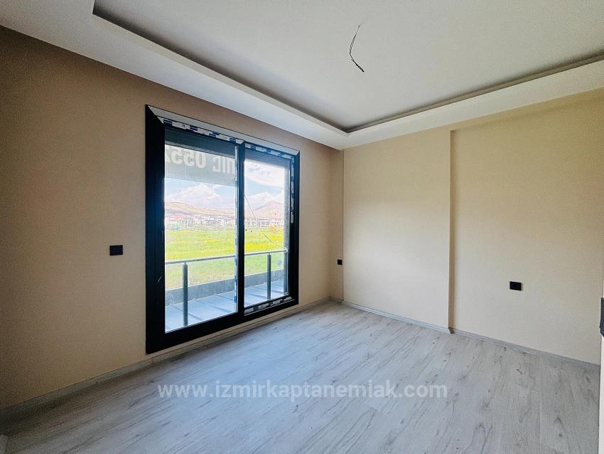 İzmir Seferihisar Cumhuriyet Mahallesi’nde Geniş Bahçeli  3+1 Satılık Villa