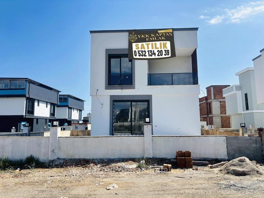 İzmir Seferihisar Cumhuriyet Mahallesi’nde Geniş Bahçeli Satılık 2+1 Müstakil Villa