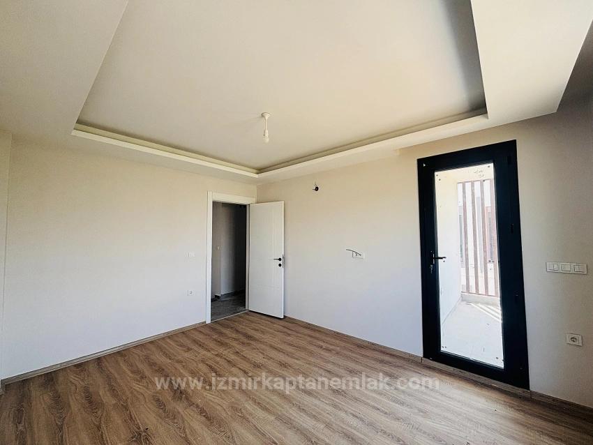 İzmir Seferihisar Cumhuriyet Mahallesi’nde Geniş Bahçeli Satılık 2+1 Müstakil Villa