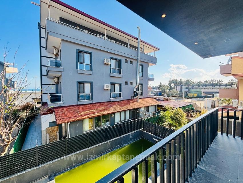 İzmir Menderes  Gümüldür Mahallesi’nde Denize 100M Akıllı Ev Sistemli Havuzlu 3+1 Müstakil