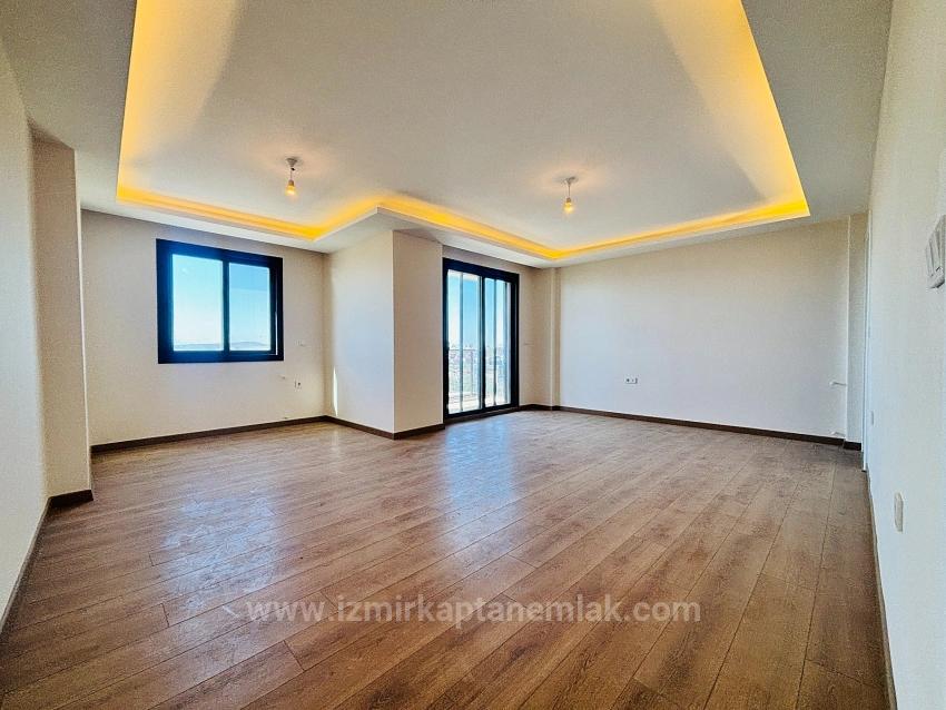 İzmir Seferihisar Akarca’da Deniz Manzaralı Havuzlu 5+1 Müstakil Tripleks Yazlık Villa