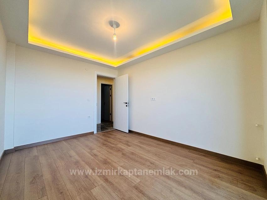 İzmir Seferihisar Akarca’da Deniz Manzaralı Havuzlu 5+1 Müstakil Tripleks Yazlık Villa