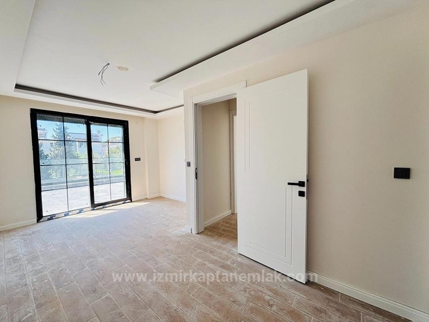 İzmir Seferihisar Cumhuriyet Mahallesi’nde 3+1 Havuzlu Satılık Müstakil Villa