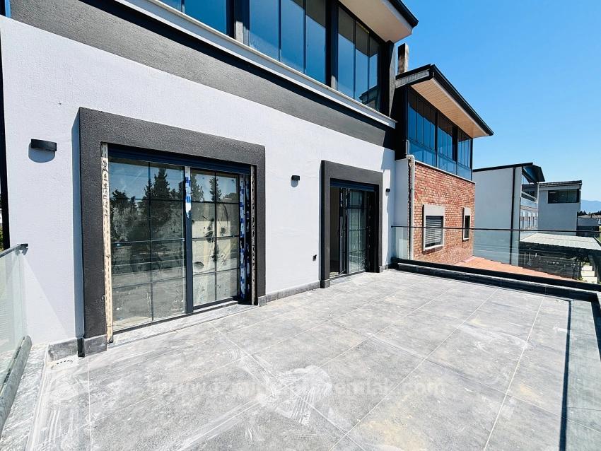 İzmir Seferihisar Cumhuriyet Mahallesi’nde 3+1 Havuzlu Satılık Müstakil Villa