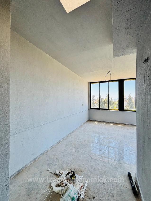 İzmir Seferihisar Cumhuriyet Mahallesi’nde 3+1 Havuzlu Satılık Müstakil Villa