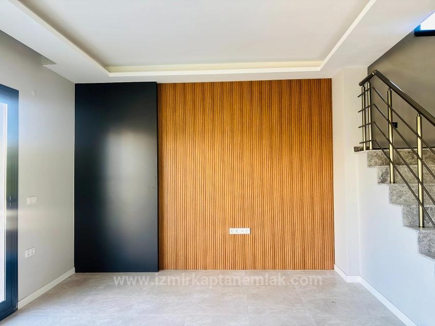 İzmir Seferihisar Cumhuriyet Mahallesi’nde 3+1 Havuzlu Satılık Müstakil Villa