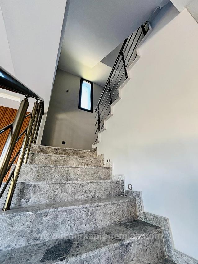 İzmir Seferihisar Cumhuriyet Mahallesi’nde 3+1 Havuzlu Satılık Müstakil Villa