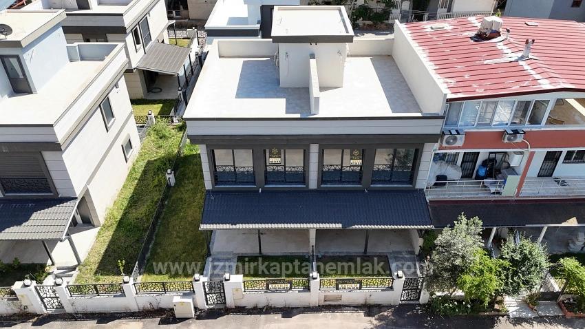 İzmir Seferihisar Payamlı Mahallesi’nde Denize 350M 3+1 Satılık İkiz Villa