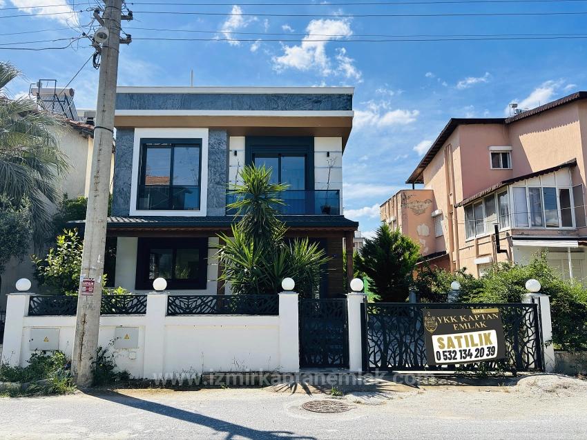 İzmir Seferihisar Payamlı Mahallesi’nde 3+1 Ultra Lüks Geniş Bahçeli Denize 100M Satılık M