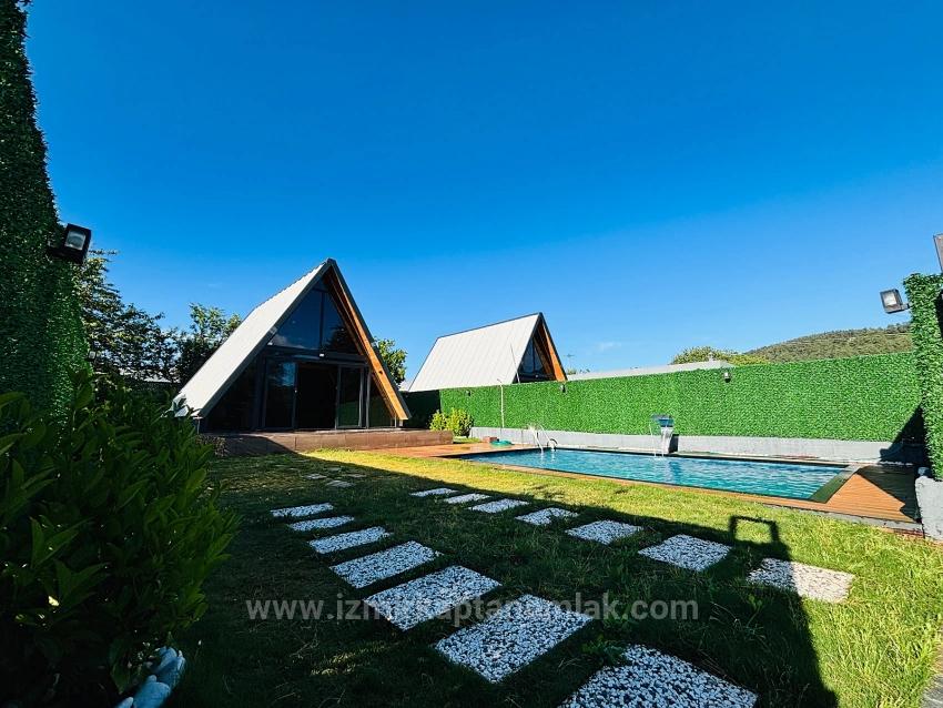 İzmir Menderes Yeniköy Mahallesi’nde Havuzlu Modern Bungalov
