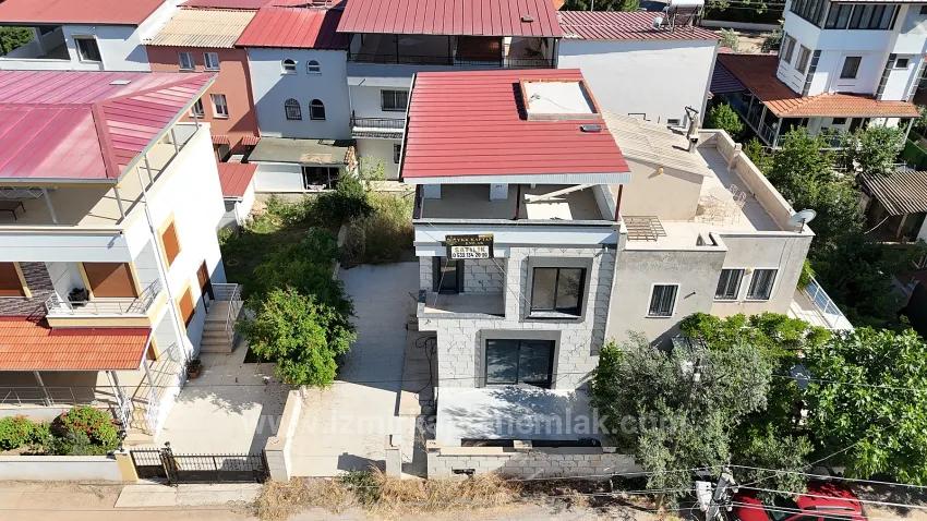İzmir Seferihisar Cumhuriyet Mahallesi’nde 5+1 Satılık Müstakil Villa