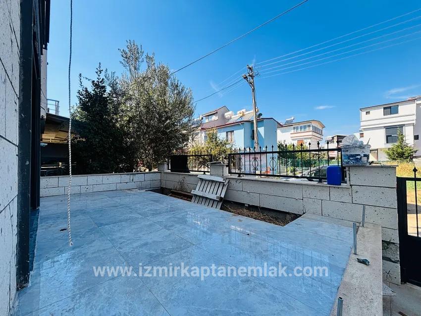 Seferihisar Doğanbey Cumhuriyet Mah. Satılık 5+1 Yazlık - 145 m²