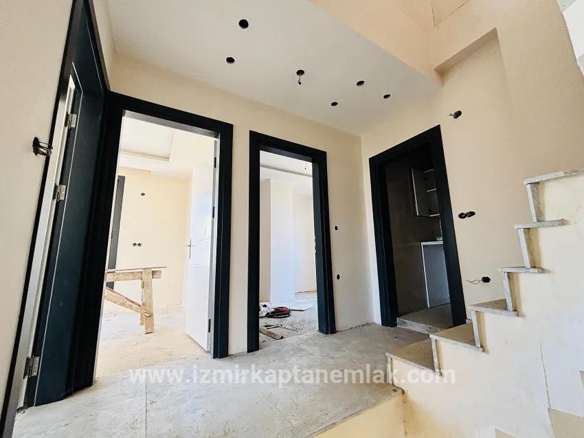 Seferihisar Doğanbey Cumhuriyet Mah. Satılık 5+1 Yazlık - 145 m²
