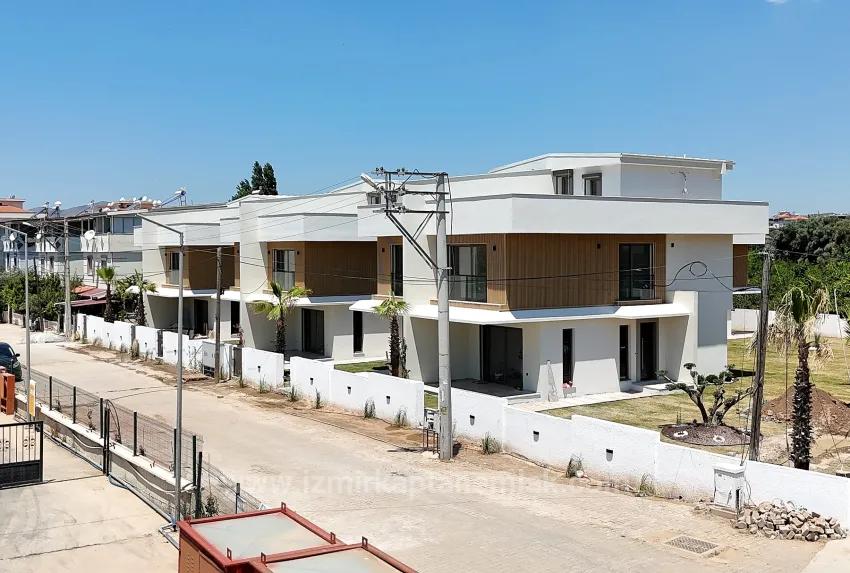 İzmir Seferihisar Mersinalanı Mahallesi’nde Havuzlu Sitede 10 Adet 3+1 Satılık Villa