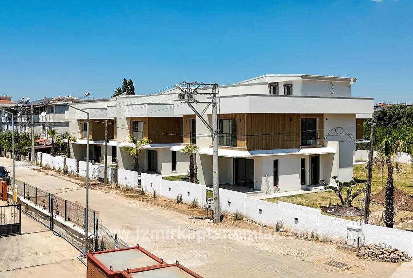 Seferihisar Ürkmez Mersin Alanı Mah. Satılık 3+1 Yazlık - 144 m²