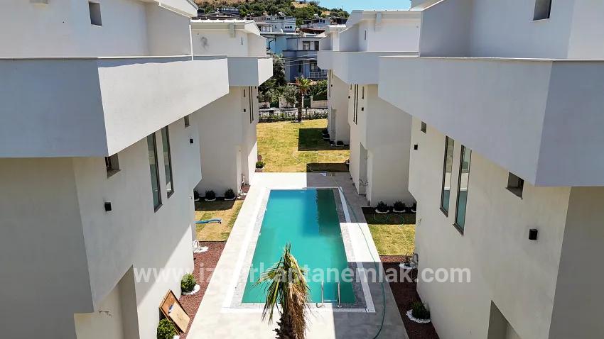 Seferihisar Ürkmez Mersin Alanı Mah. Satılık 3+1 Yazlık - 144 m²