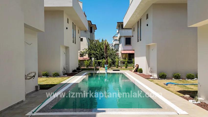 Seferihisar Ürkmez Mersin Alanı Mah. Satılık 3+1 Yazlık - 144 m²