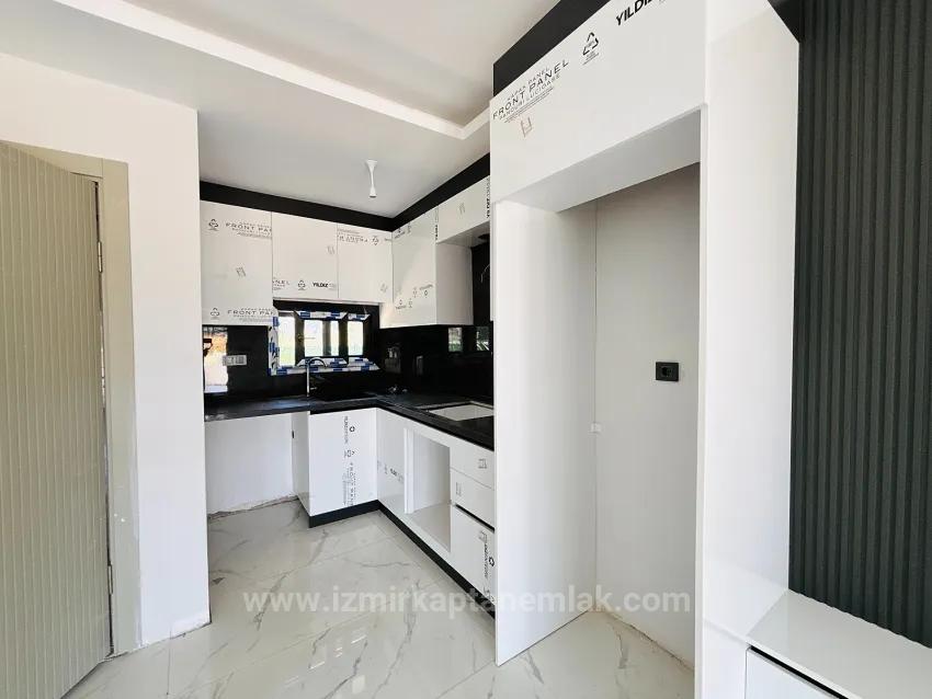 İzmir Seferihisar Cumhuriyet Mahallesi’nde Geniş Bahçeli 3+1 Satılık İkiz Villa