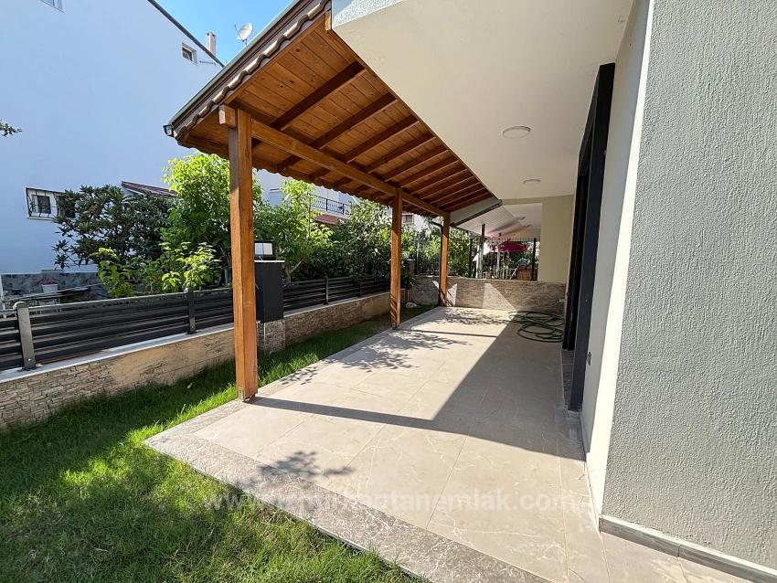 Seferihisar Doğanbey'de Plaja 400 M Mesafede Bahçeli Satılık 4+1 Villa