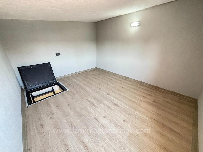 Seferihisar Doğanbey'de Plaja 400 M Mesafede Bahçeli Satılık 4+1 Villa