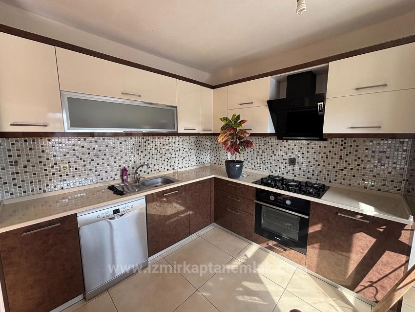 Seferihisar Bengiler’de Cadde Üzerinde 2+1 Ara Kat Daire