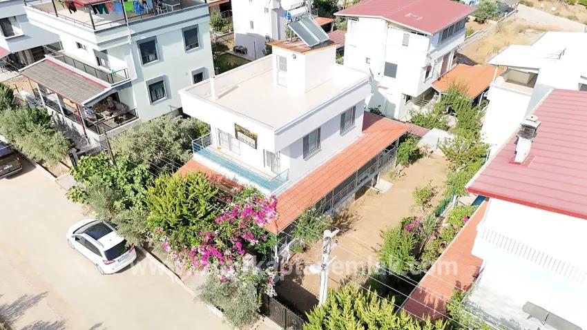 İzmir Seferihisar Cumhuriyet Mahallesi’nde 310 m² İçerisinde satılık 3+1 dubleks villa