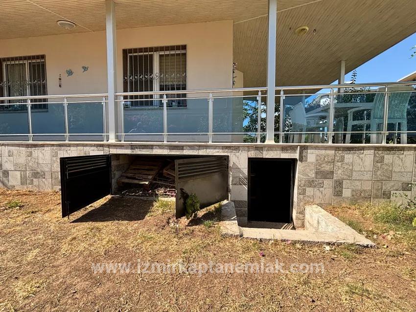 İzmir Seferihisar Cumhuriyet Mahallesi’nde 310 m² İçerisinde satılık 3+1 dubleks villa