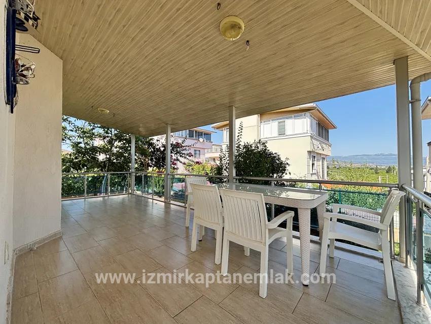 İzmir Seferihisar Cumhuriyet Mahallesi’nde 310 m² İçerisinde satılık 3+1 dubleks villa