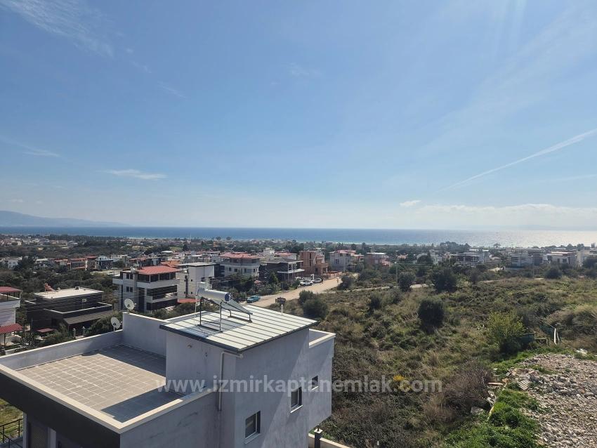 Doğanbey Atatürk Mahallesi Deniz Manzaralı Bahçeli Satılık 3+1 Villa