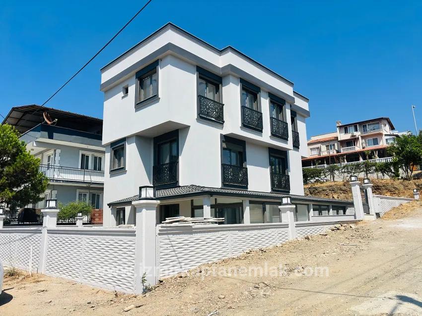 Seferihisar Tepecik Mah. Satılık 3+1 Yazlık - 144 m²