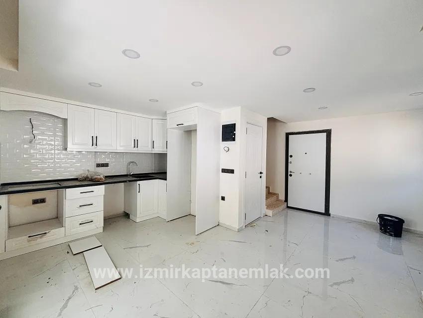 Seferihisar Tepecik Mah. Satılık 3+1 Yazlık - 144 m²