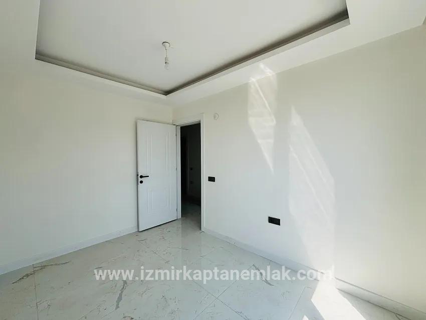 Seferihisar Tepecik Mah. Satılık 3+1 Yazlık - 144 m²