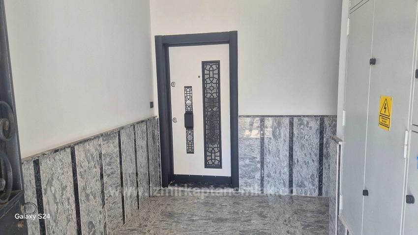 Ürkmez'in En İşlek Yerinde Geniş Satılık Kupon Dükkan