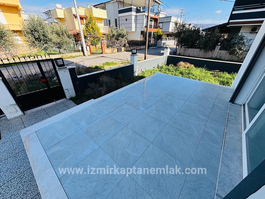Seferihisar Doğanbey Cumhuriyet Mah. Satılık 3+1 Yazlık - 165 m²