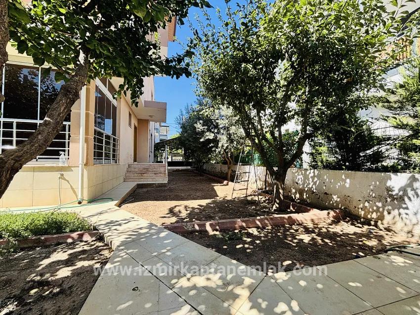Seferihisar Doğanbey Cumhuriyet Mah. Satılık 4+1 Yazlık - 160 m²