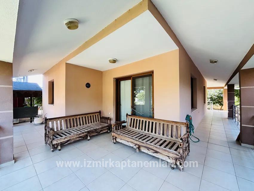 Seferihisar Doğanbey Cumhuriyet Mah. Satılık 4+1 Yazlık - 160 m²