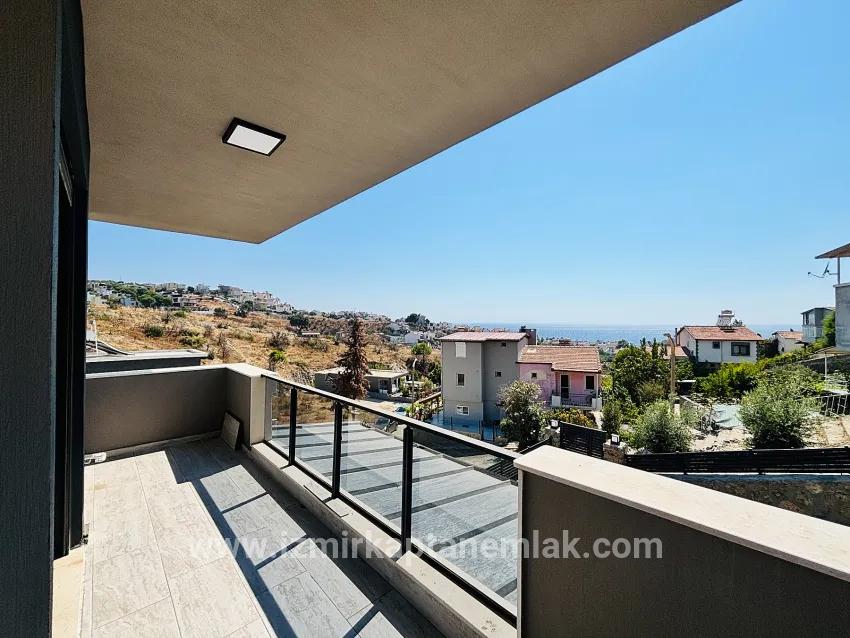 Seferihisar Doğanbey Atatürk Mah. Satılık 3+1 Yazlık - 150 m²