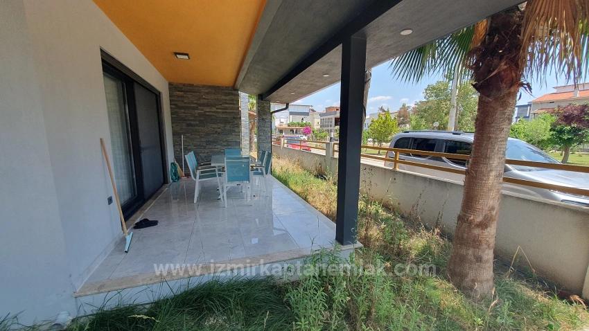 Seferihisar Payamlı'da Deniz Tarafında Havuzlu Bahçeli Satılık 3+1 Villa