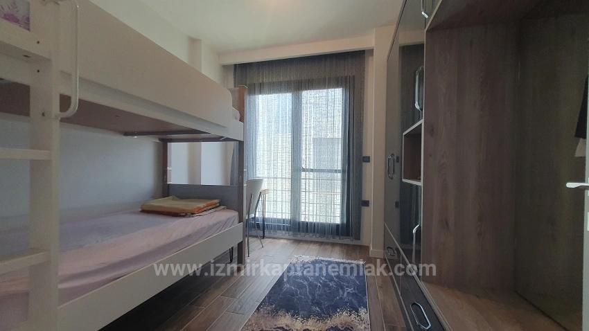 Seferihisar Payamlı'da Deniz Tarafında Havuzlu Bahçeli Satılık 3+1 Villa