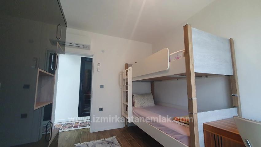 Seferihisar Payamlı'da Deniz Tarafında Havuzlu Bahçeli Satılık 3+1 Villa