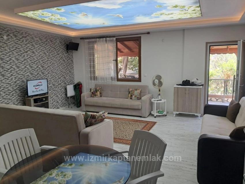 Seferihisar Doğanbey'de Bahçeli Ferah Yapılı Satılık 2+1 Villa