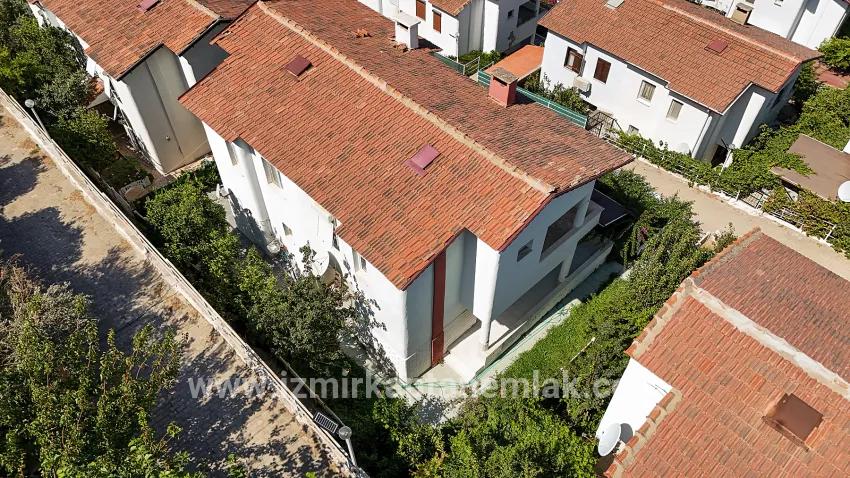Seferihisar Doğanbey Atatürk Mah. Satılık 2+1 Yazlık - 85 m²