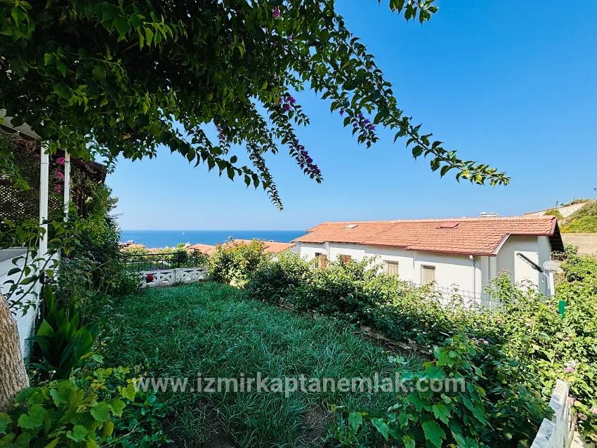 Seferihisar Doğanbey Atatürk Mah. Satılık 2+1 Yazlık - 85 m²