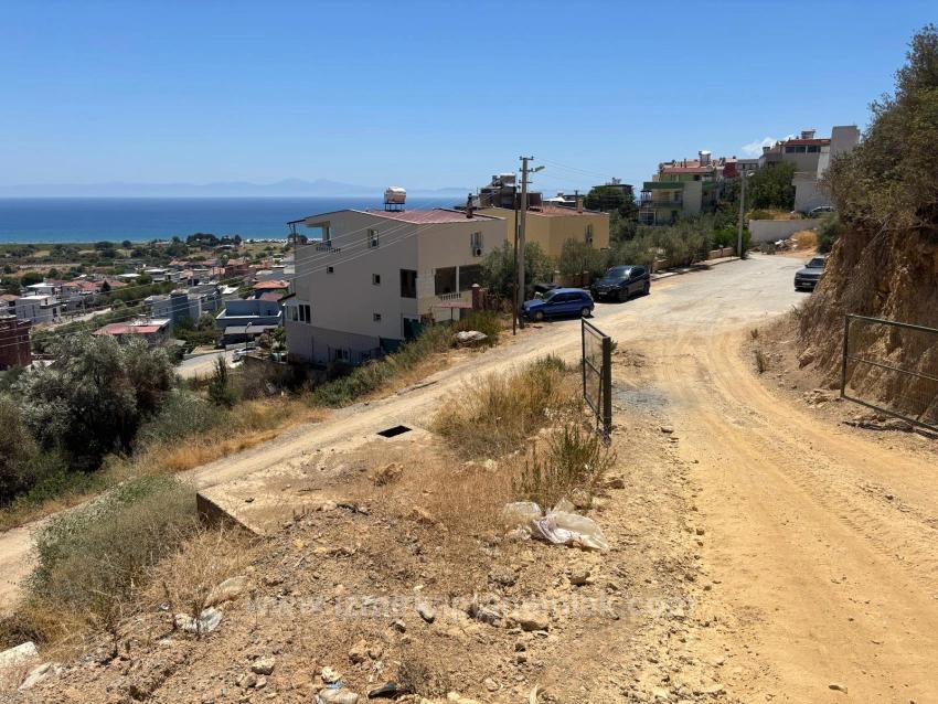İzmir Seferihisar Atatürk Mahallesinde Deniz Manzaralı 300 M2 Arsa